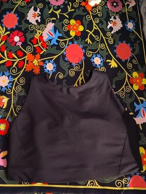 Athleta Black Cropped Sports Brasize Large- Simple Sleek